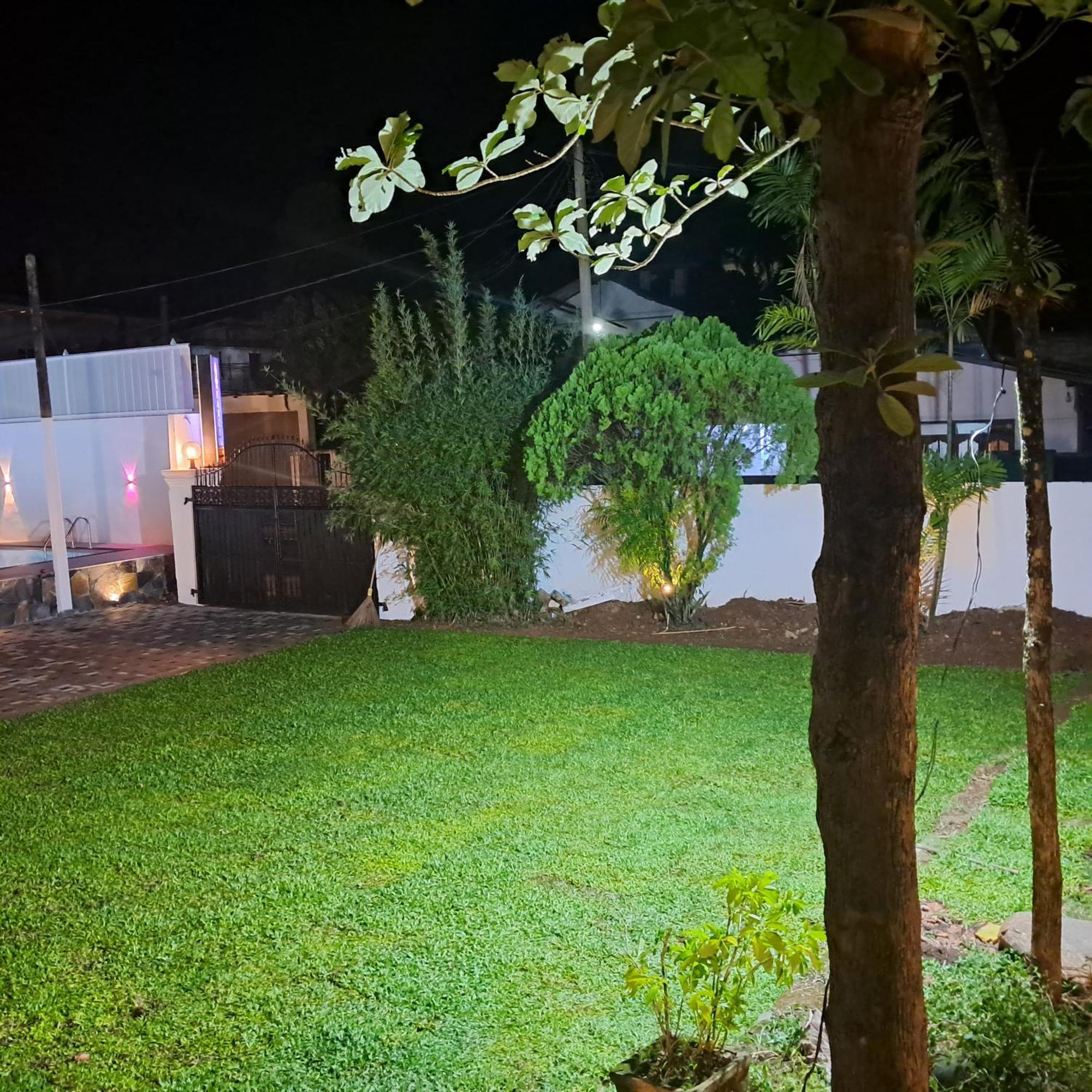 Banco Villa Beruwala Exterior foto